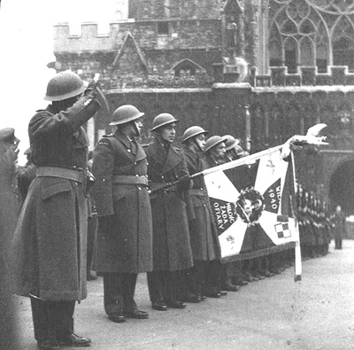 Polish 307 Squadron RAF present flag to the city